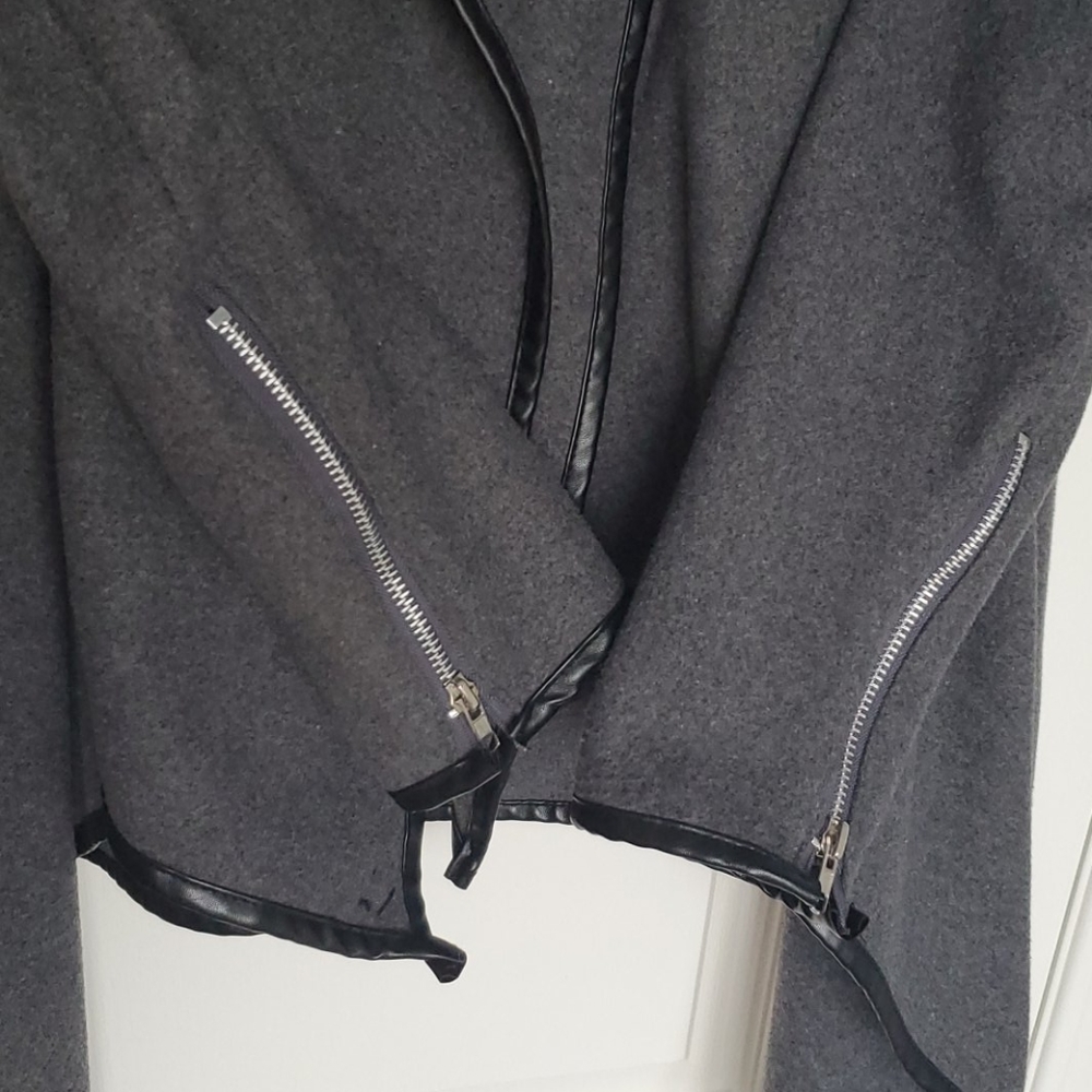 Crossover Jacket - Picture 2 of 6